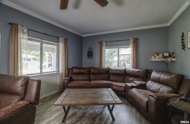 607 2ND Street, Camanche, IA 52730