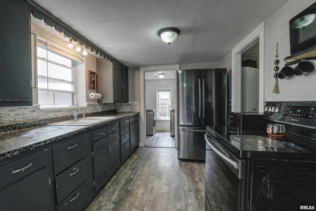 607 2ND Street, Camanche, IA 52730