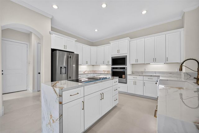 46 Kingwood Greens Drive, Houston, TX 77339