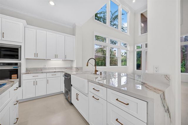 46 Kingwood Greens Drive, Houston, TX 77339