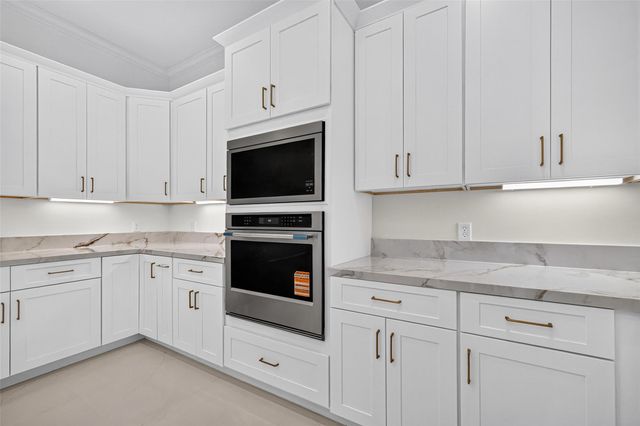 46 Kingwood Greens Drive, Houston, TX 77339