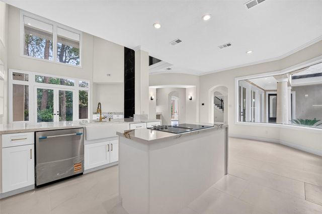 46 Kingwood Greens Drive, Houston, TX 77339