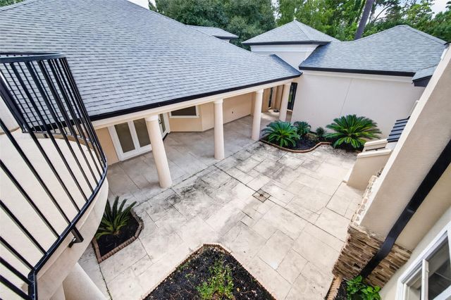 46 Kingwood Greens Drive, Houston, TX 77339