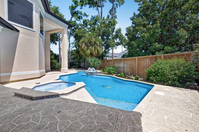 46 Kingwood Greens Drive, Houston, TX 77339