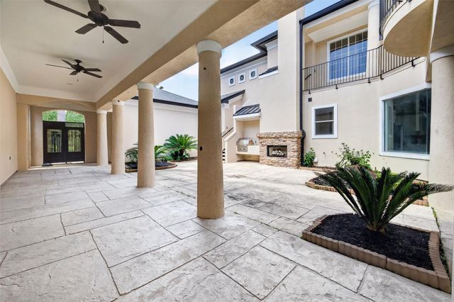 46 Kingwood Greens Drive, Houston, TX 77339
