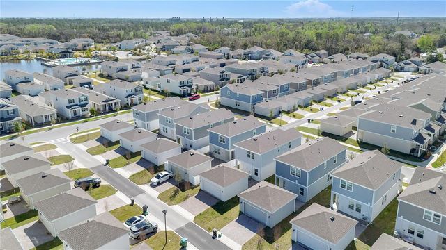 714 SQUIRE AVENUE, Debary, FL 32713