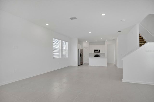 714 SQUIRE AVENUE, Debary, FL 32713