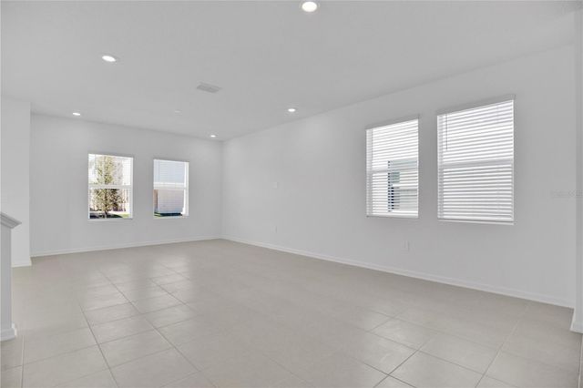 714 SQUIRE AVENUE, Debary, FL 32713