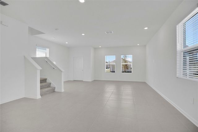 714 SQUIRE AVENUE, Debary, FL 32713