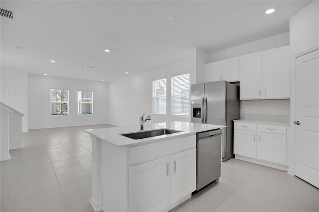 714 SQUIRE AVENUE, Debary, FL 32713