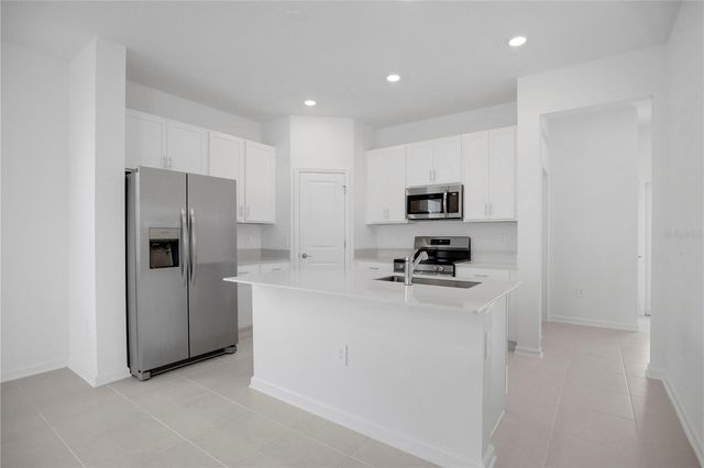 714 SQUIRE AVENUE, Debary, FL 32713