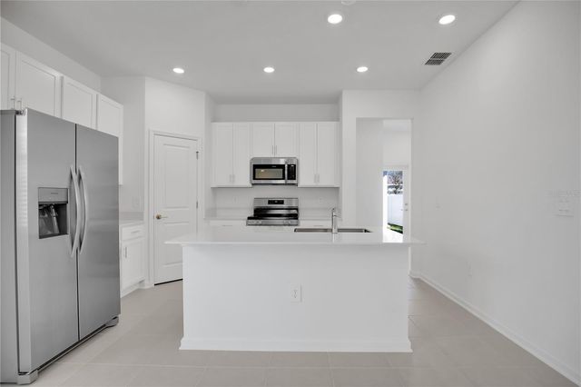 714 SQUIRE AVENUE, Debary, FL 32713