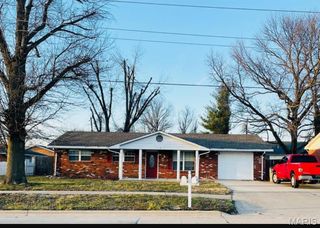 1013 W County Road, Jerseyville, IL 62052