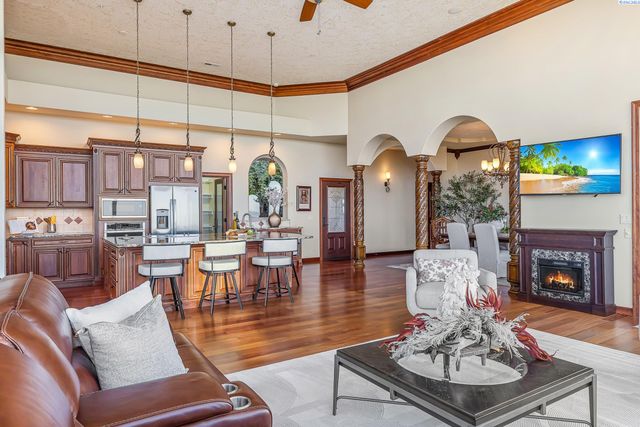 2495 Morency Dr, Richland, WA 99352