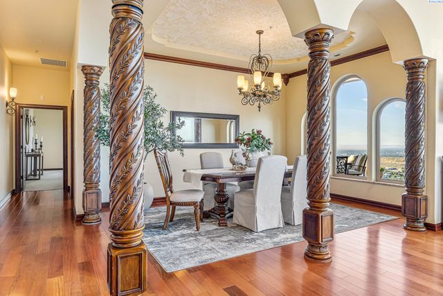 2495 Morency Dr, Richland, WA 99352