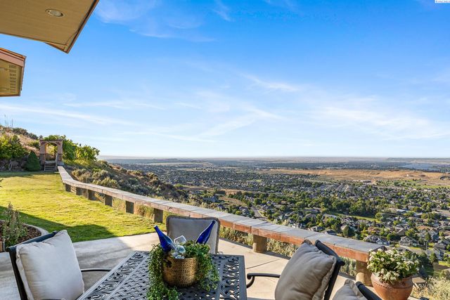 2495 Morency Dr, Richland, WA 99352