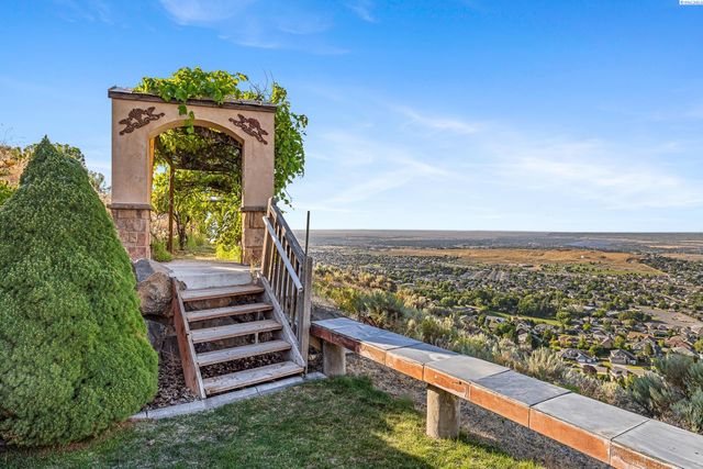 2495 Morency Dr, Richland, WA 99352