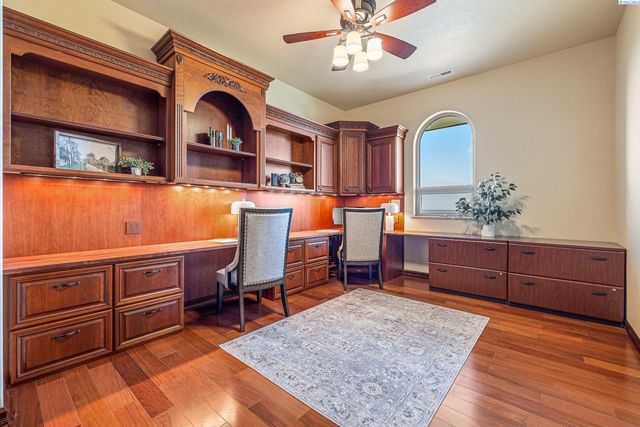 2495 Morency Dr, Richland, WA 99352