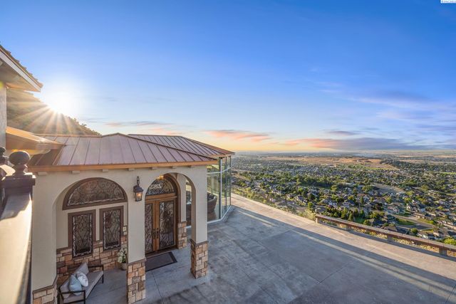 2495 Morency Dr, Richland, WA 99352