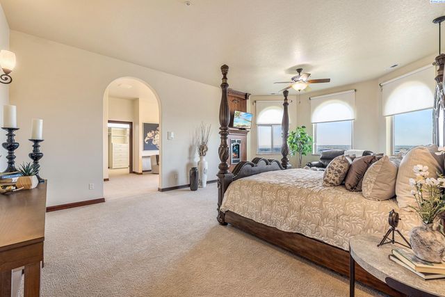 2495 Morency Dr, Richland, WA 99352