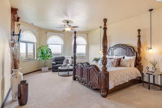 2495 Morency Dr, Richland, WA 99352