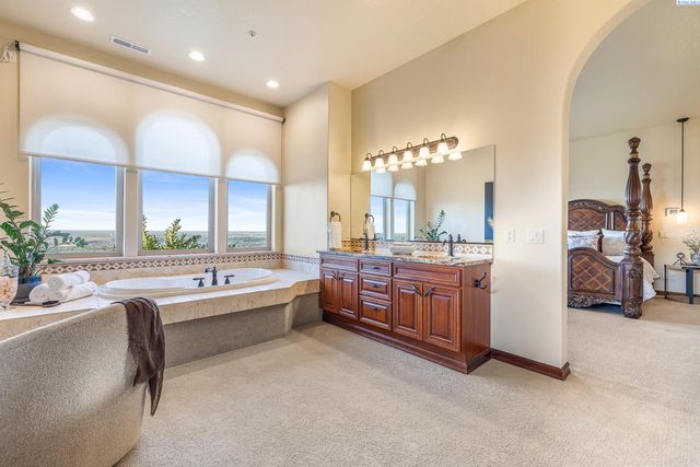 2495 Morency Dr, Richland, WA 99352