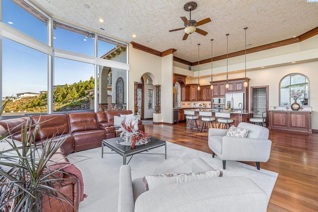2495 Morency Dr, Richland, WA 99352