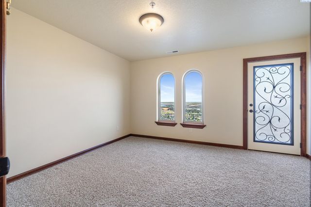 2495 Morency Dr, Richland, WA 99352