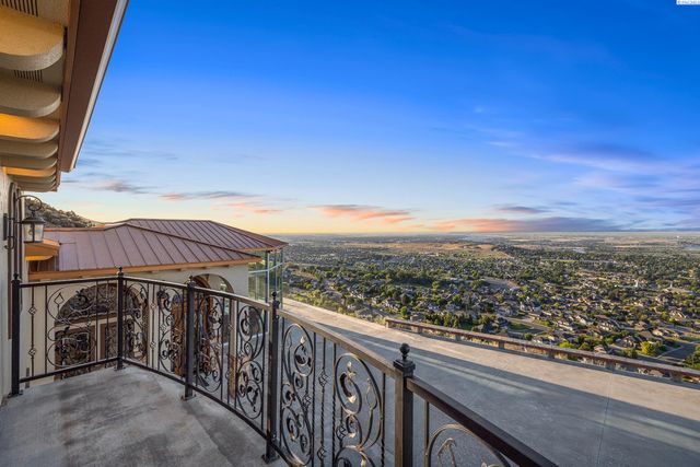 2495 Morency Dr, Richland, WA 99352