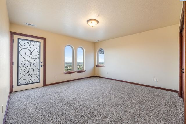 2495 Morency Dr, Richland, WA 99352
