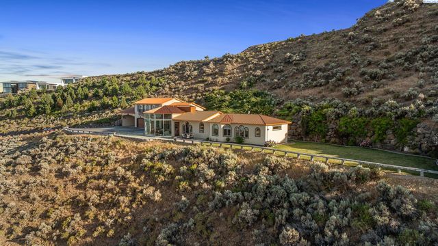2495 Morency Dr, Richland, WA 99352