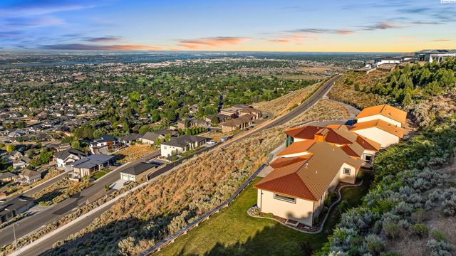2495 Morency Dr, Richland, WA 99352