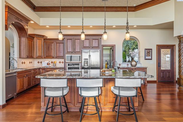 2495 Morency Dr, Richland, WA 99352