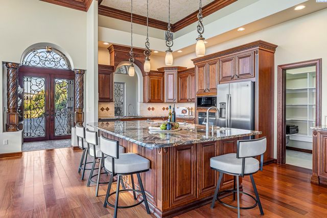 2495 Morency Dr, Richland, WA 99352