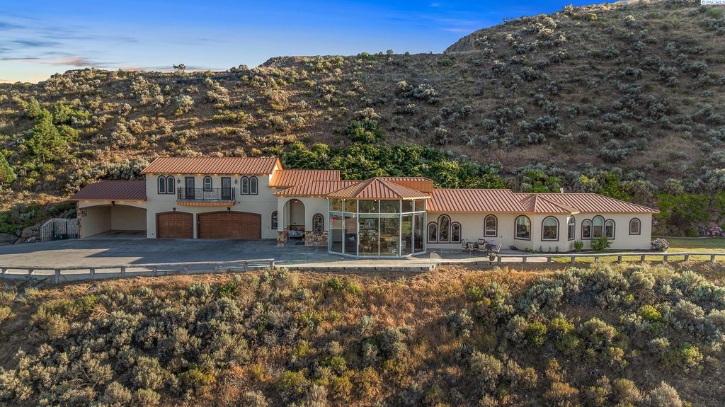 2495 Morency Dr, Richland, WA 99352