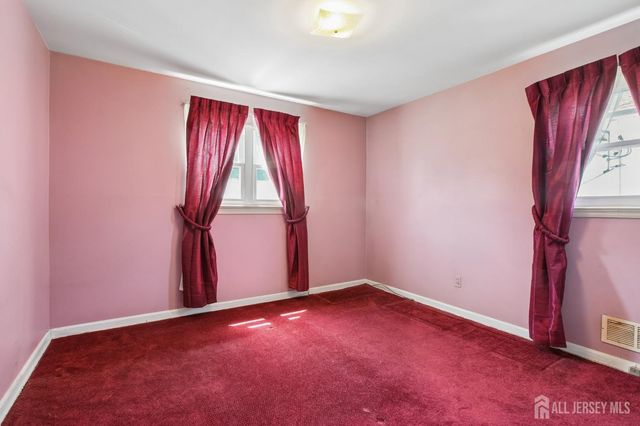 35 Heathcote Avenue, Edison, NJ 08817