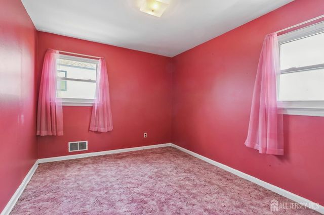 35 Heathcote Avenue, Edison, NJ 08817
