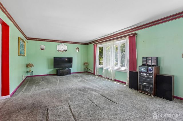 35 Heathcote Avenue, Edison, NJ 08817