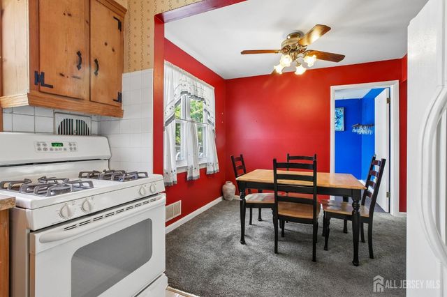 35 Heathcote Avenue, Edison, NJ 08817