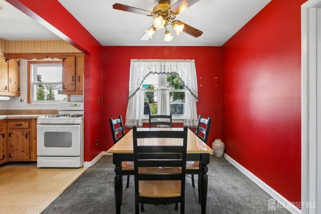 35 Heathcote Avenue, Edison, NJ 08817