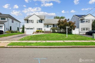 35 Heathcote Avenue, Edison, NJ 08817