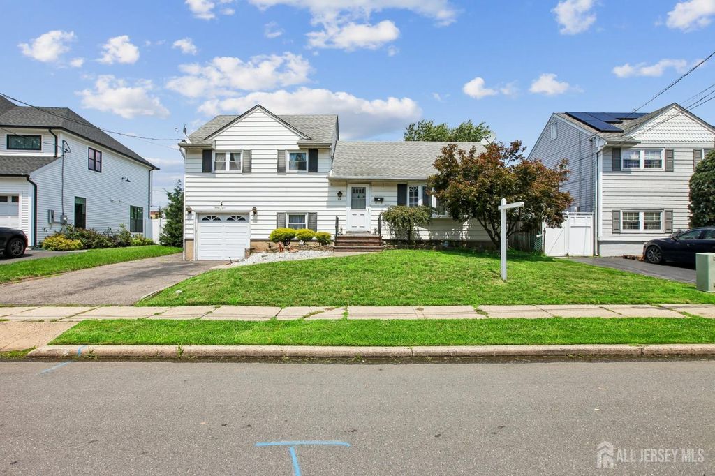 35 Heathcote Avenue, Edison, NJ 08817