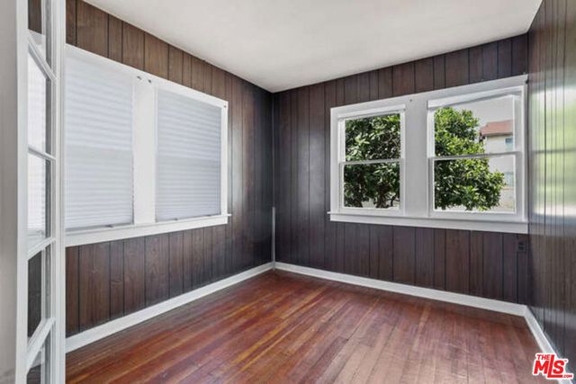 557 N Madison Avenue, Los Angeles, CA 90004