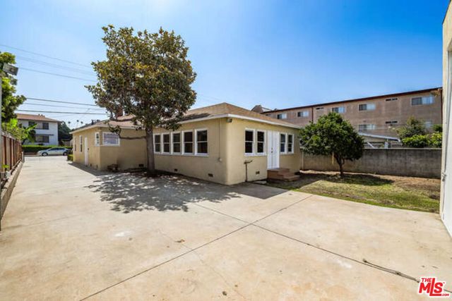 557 N Madison Avenue, Los Angeles, CA 90004