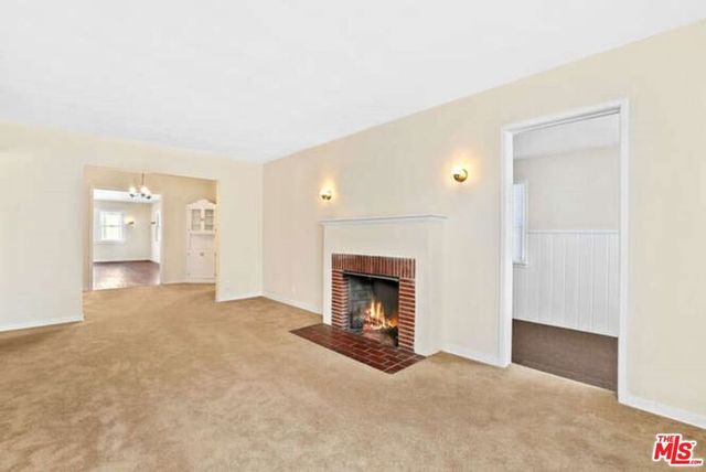 557 N Madison Avenue, Los Angeles, CA 90004