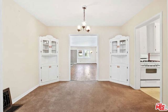 557 N Madison Avenue, Los Angeles, CA 90004