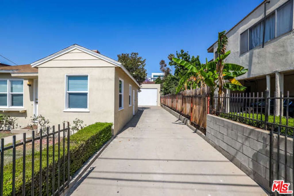 557 N Madison Avenue, Los Angeles, CA 90004 — photo 2