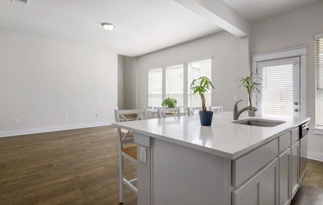 13501 Metric BLVD 16, Austin, TX 78727