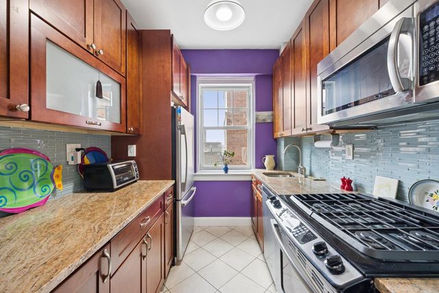 140 Cabrini Blvd Apt 103, New York City, NY 10033