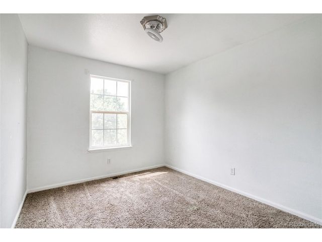 296 Wagonwheel Dr, Fort Lupton, CO 80621